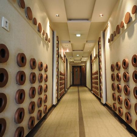 Neelkanth Paradise Hotell Ahmedabad Exteriör bild