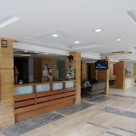Neelkanth Paradise Hotell Ahmedabad Exteriör bild