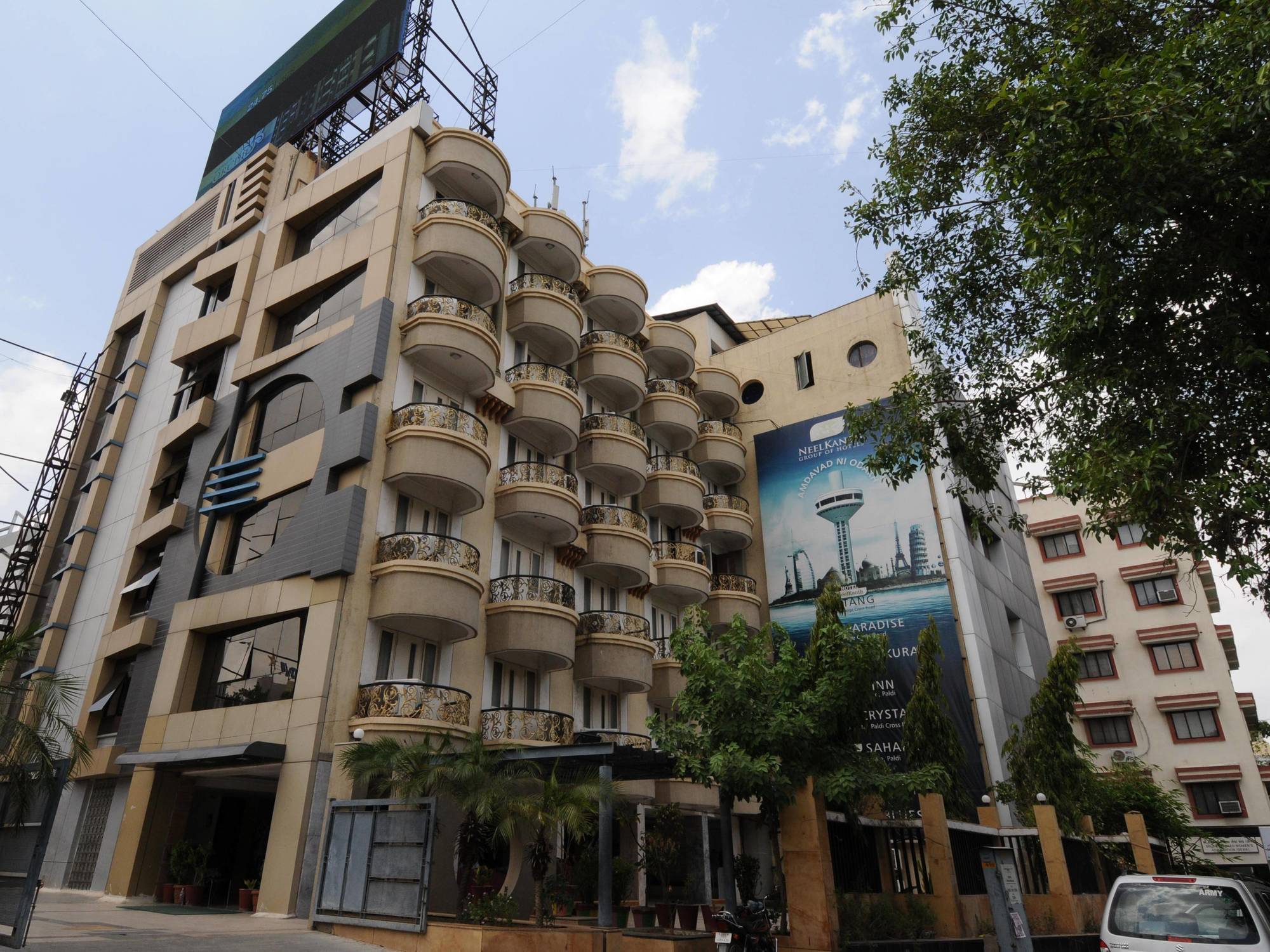 Neelkanth Paradise Hotell Ahmedabad Exteriör bild
